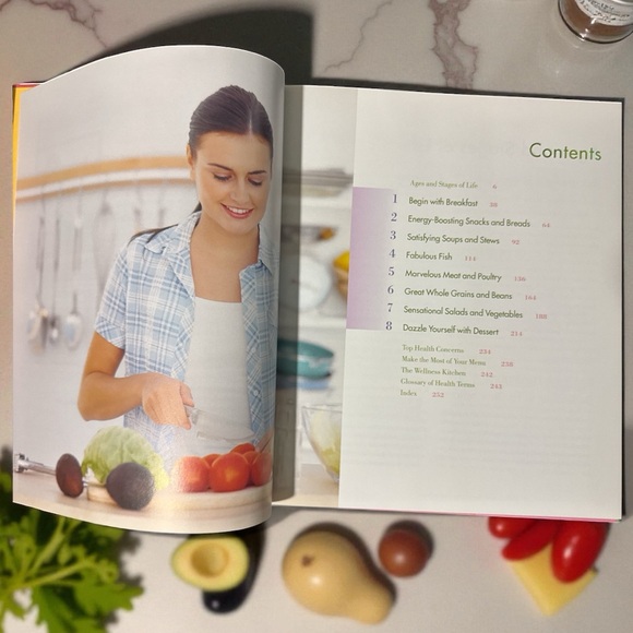 Betty Crocker Cookbook for Women: Complete Guide to Women’s Health & Wellness - Picture 4 of 5